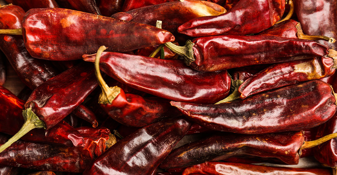 peperoncini secchi per realizzare l'olio al peperoncino